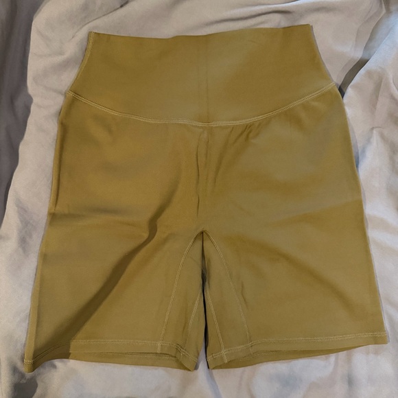 P’TULA Feathertech Classic 6” Short in Cypress Green size Medium - Picture 3 of 8